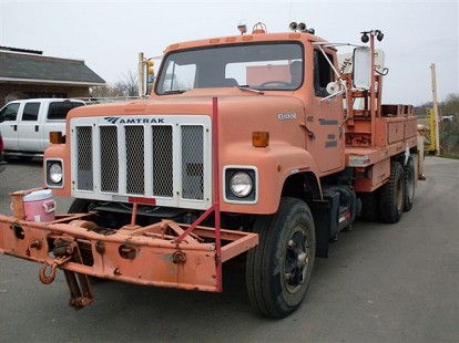 85 INTERNATIONAL W/ KNUCKLE BOOM